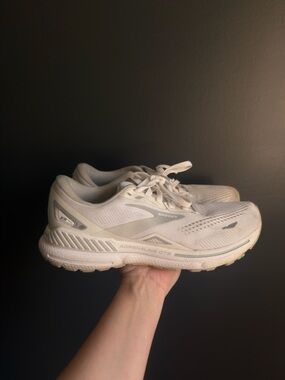 Brooks Women's Running Shoes in Light Beige/Off-White